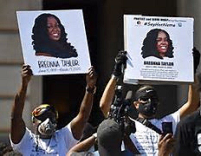 Policiais que mataram mulher negra são absolvidos e gera protestos em Louisville - EUA