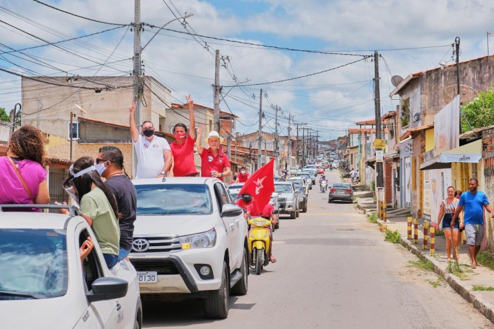 Radiovaldo e João Henrique deram início à campanha com uma carreata saindo do Barreiro