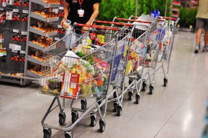 Supermercados dão descontos para pagamento com celular