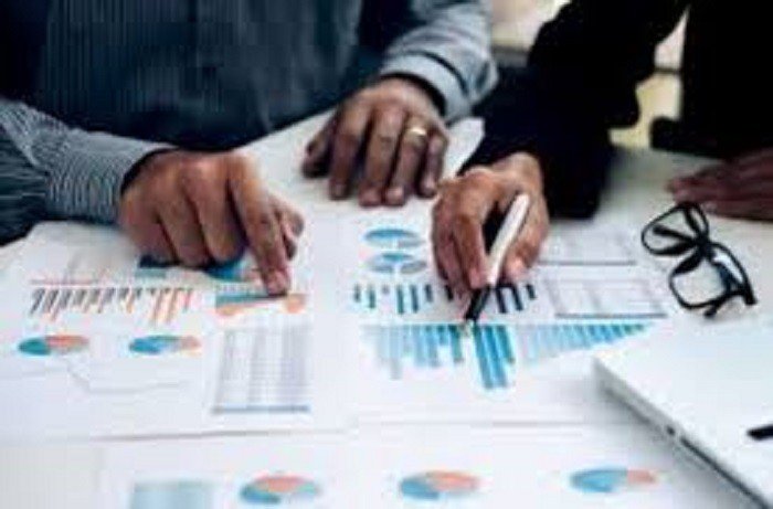 FMI prevê forte recessão e dívida pública de 100% do PIB no Brasil