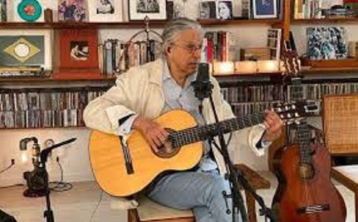 Ministério Público diz que live de Caetano para Manuela e Boulos é legal