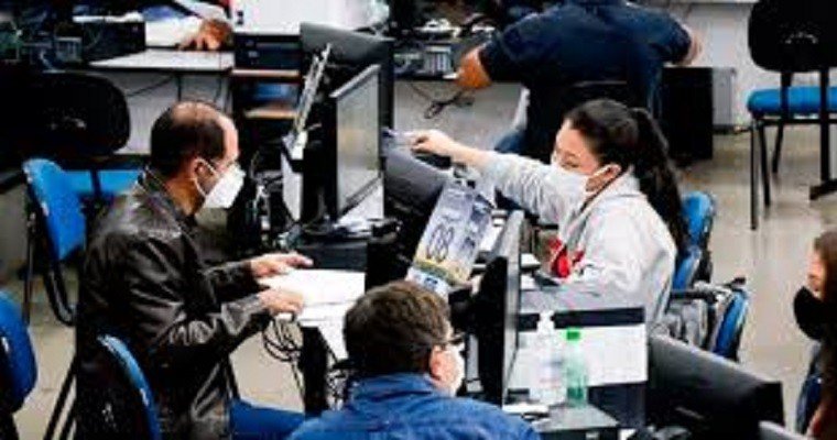 Servidores federais poderão retomar gradualmente o trabalho presencial.