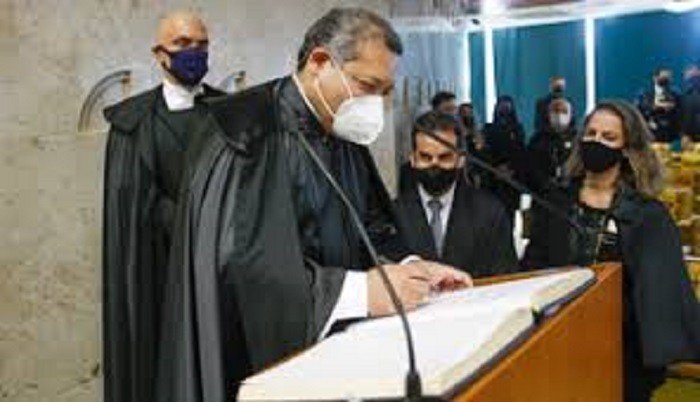 Nunes Marques toma posse como ministro do STF