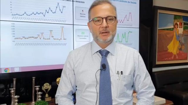 Secretário Fábio Vilas-Boas fala sobre novos casos de doença que deixa urina escura
