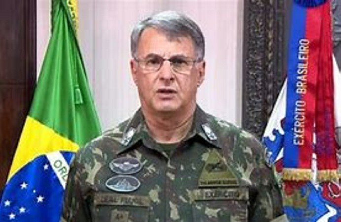 Comandante aprofunda confronto com Bolsonaro e diz que Exército não é 'instituição de governo' nem tem partido