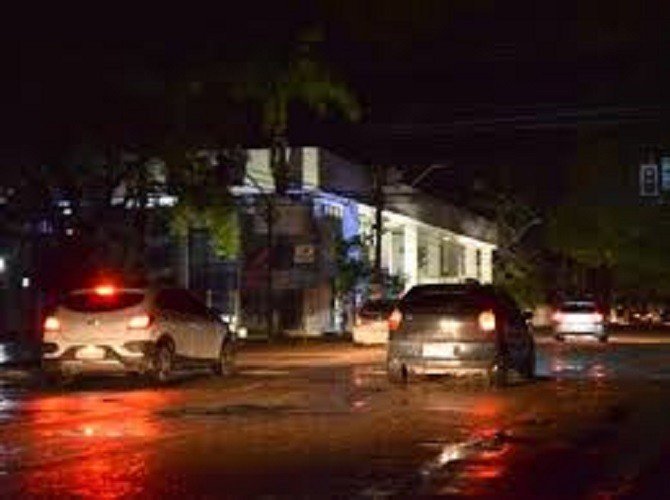 Perdas com apagão: Juiz federal determina que União pague R$ 1,2 mil a cada cidadão do Amapá