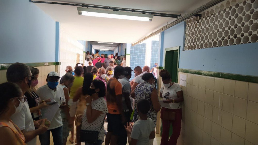 Desorganização no CETEP está desestimulando a votação. Muitos idosos indo embora sem votar