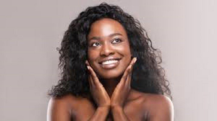 Dermatologista dá dicas de cuidados com a pele negra