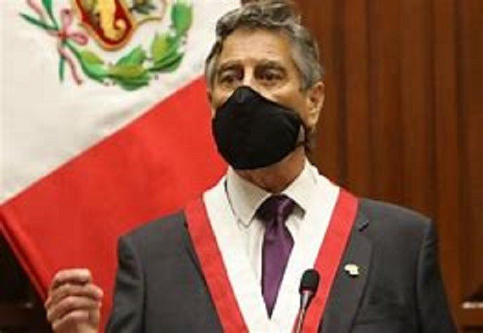 Congresso do Peru elege centrista para presidência interina