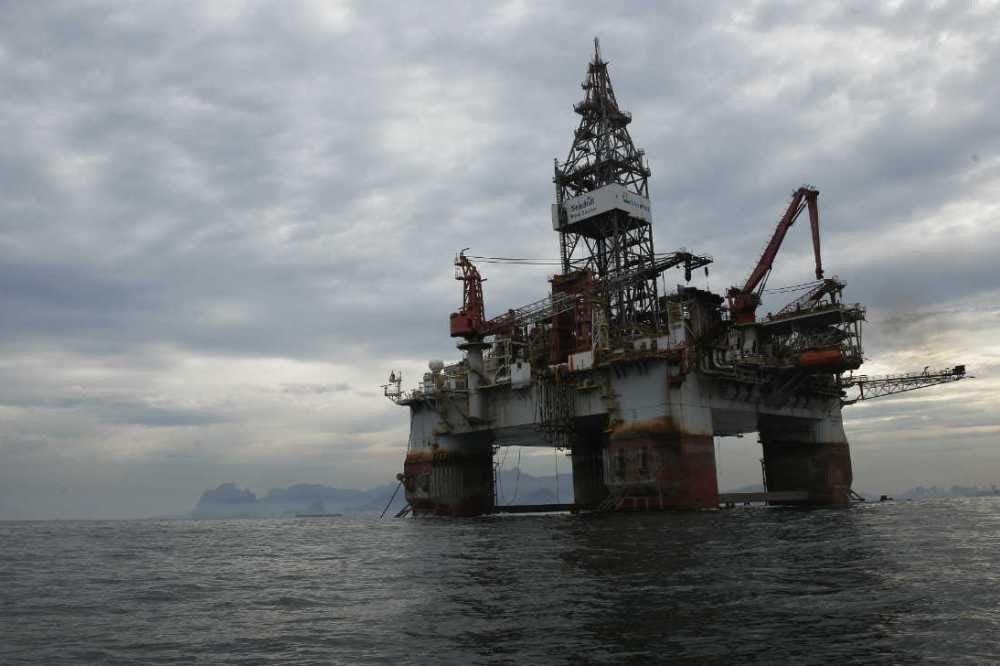 Leilão do Pré-sal suspenso.