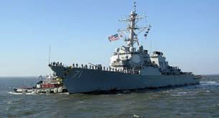 Rússia afasta navio de guerra dos EUA de suas águas territoriais