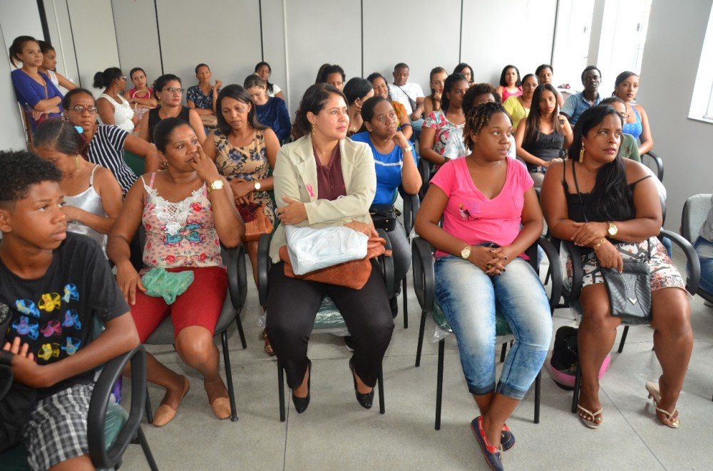 Auditório lotado no curso de Design de Sobrancelhas ofertado pela SEDEA