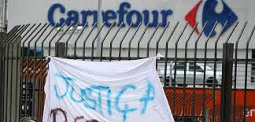 Defensoria Pública pede R$ 200 milhões em ação civil contra o Carrefour