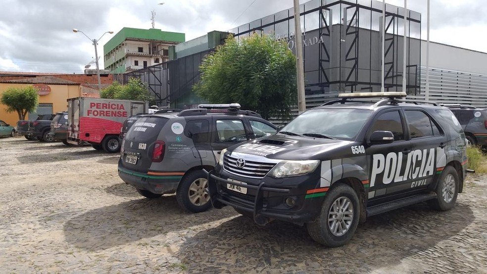 Homens armados invadem casa e matam sete pessoas