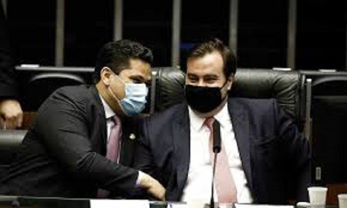 STF começa a avaliar se altera a Constituição para garantir reeleição de Maia e Alcolumbre
