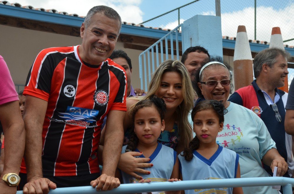 Prefeitura reinaugura escola que atende a 90 alunos do povoado do Encantado