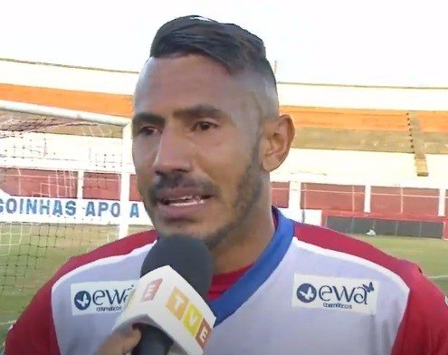 Tiago pega dois pênaltis e garante resultado favorável para UNIRB
