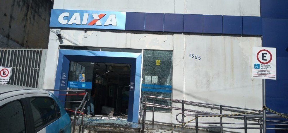 Bandidos atacam agência bancária em bairro de Salvador