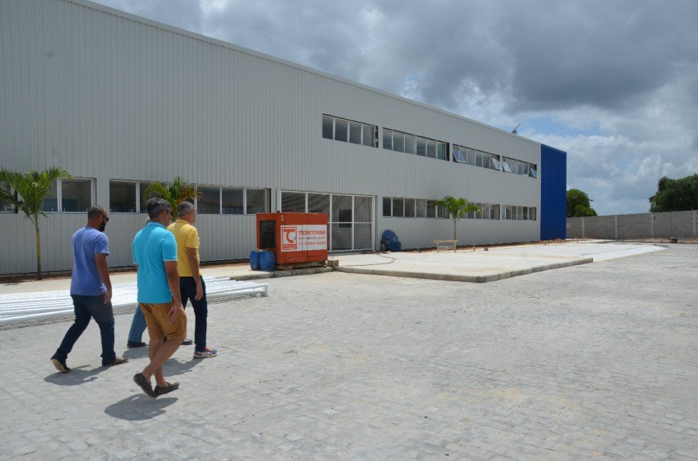 Em fase de conclusão, campus da faculdade de medicina recebe visita do prefeito Joaquim Neto