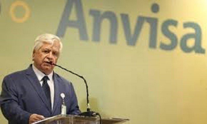 Ex-presidente da Anvisa contesta governo e diz que prazo de 60 dias para aprovação de vacina é excessivo