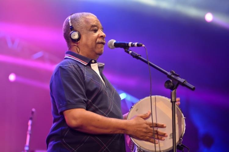 Cantor Ubirany, do grupo Fundo de Quintal, morre vítima de Covid-19