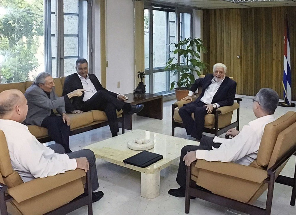 Rui se encontra com Raul Castro em Cuba