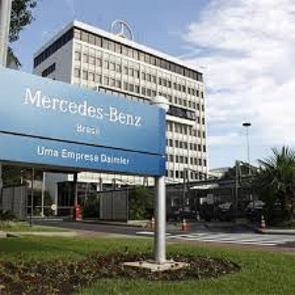 Mercedes-Benz encerra produção de carros no Brasil