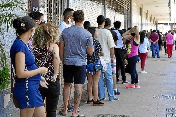 Fim do auxílio trará mais desemprego e pobreza