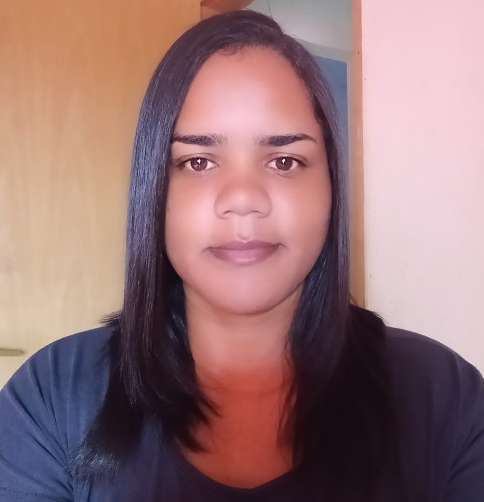 Mulher é morta a facadas pelo companheiro na frente das quatro filhas