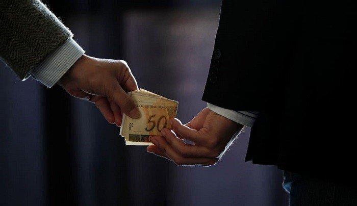 Apurações de ‘rachadinhas’ se espalham pelo país e envolvem de vereadores a ex-governador