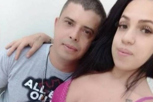 Guarda civil mata companheira a tiros na frente do filho