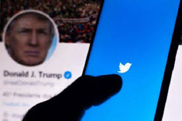 Twitter e Facebook bloqueiam contas de Trump