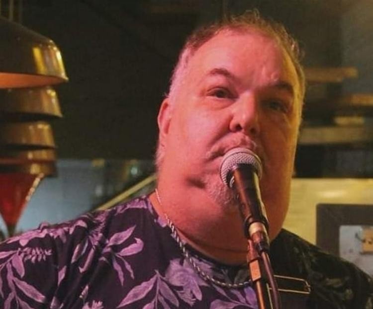 Cantor baiano Keko Pires morre vítima da Covid-19