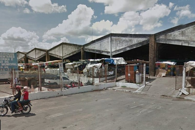 Acabou de cair parte de teto da Central de Abastecimento