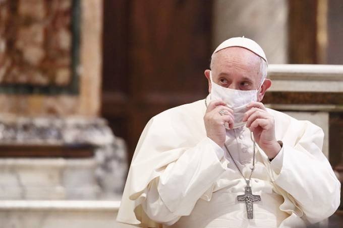 Papa Francisco recebe vacina contra Covid-19 no Vaticano
