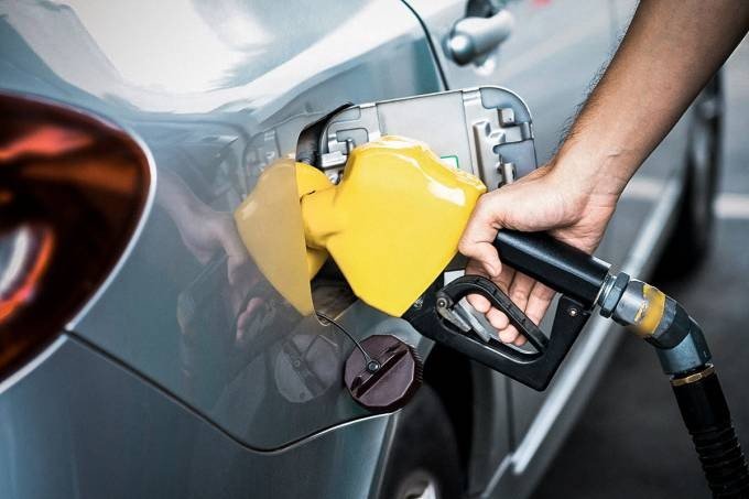 Petrobras reajusta em 7,6% o preço da gasolina