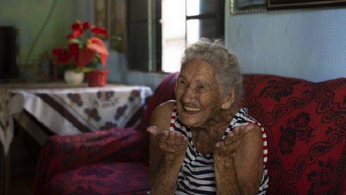 Idosa de 108 anos abre mão de vacina no interior do Rio: ‘Deixo para quem pode viver mais’