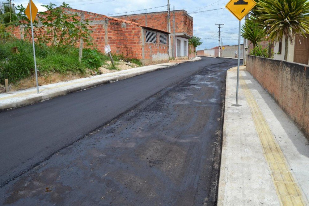 SECIN inicia última etapa em serviço de pavimentação da rua São Roque, em Alagoinhas Velha