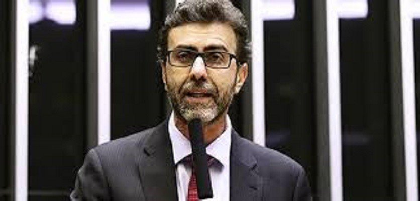Freixo: ou Aras denuncia os crimes de Bolsonaro ou deve ser afastado por omissão