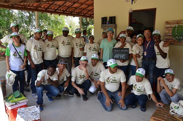 Alunos da APAE participam de trilha ecológica da Itaipava, com apoio da SEDUC