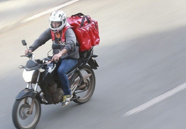 Procon notifica aplicativos de entrega após denúncias de condutas irregulares de higiene