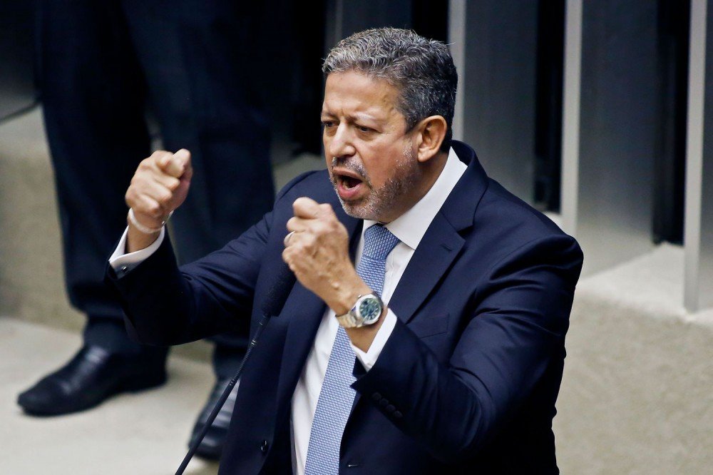 Vitória dupla no Congresso deixa Bolsonaro refém do Centrão