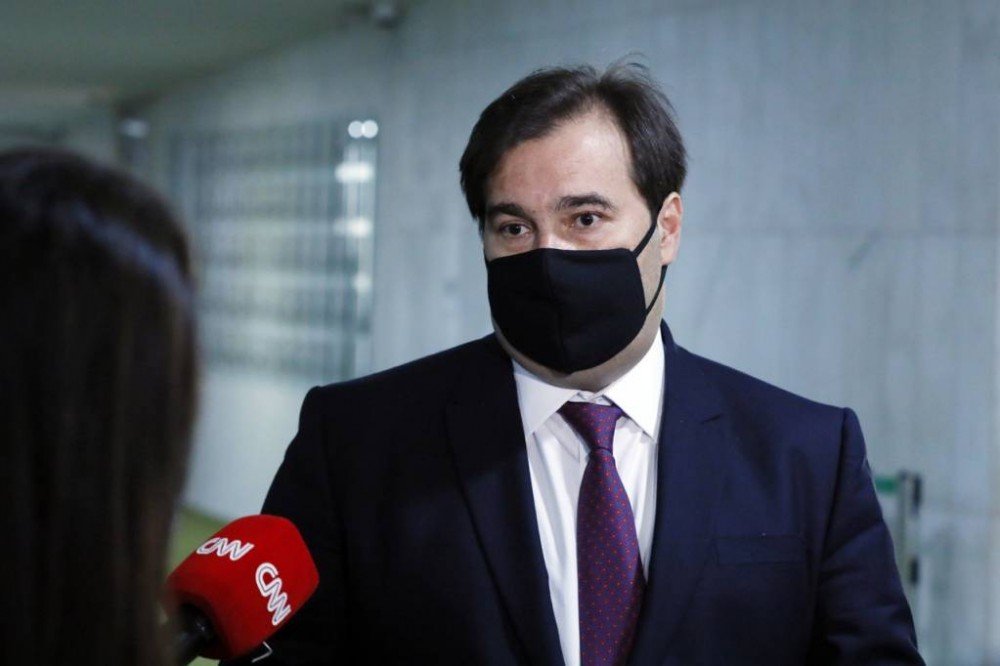 'Ele entregou nossa cabeça numa bandeja para o Planalto', diz Maia sobre ACM Neto
