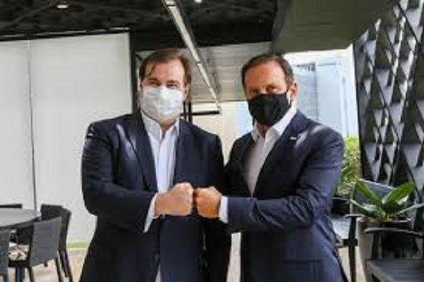 Doria quer expulsar Aécio e convida Maia para entrar no PSDB