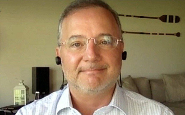 ‘Não é momento de estar comemorando nada’, diz secretário da Saúde sobre lives de artistas