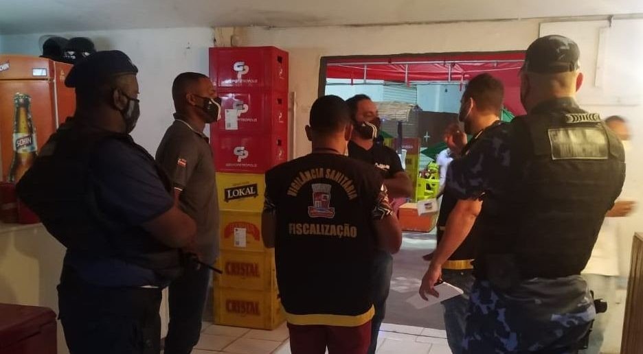 Diante do descaso, Rui pede fechamento de atividades não essenciais e ameaça decretar toque de recolher
