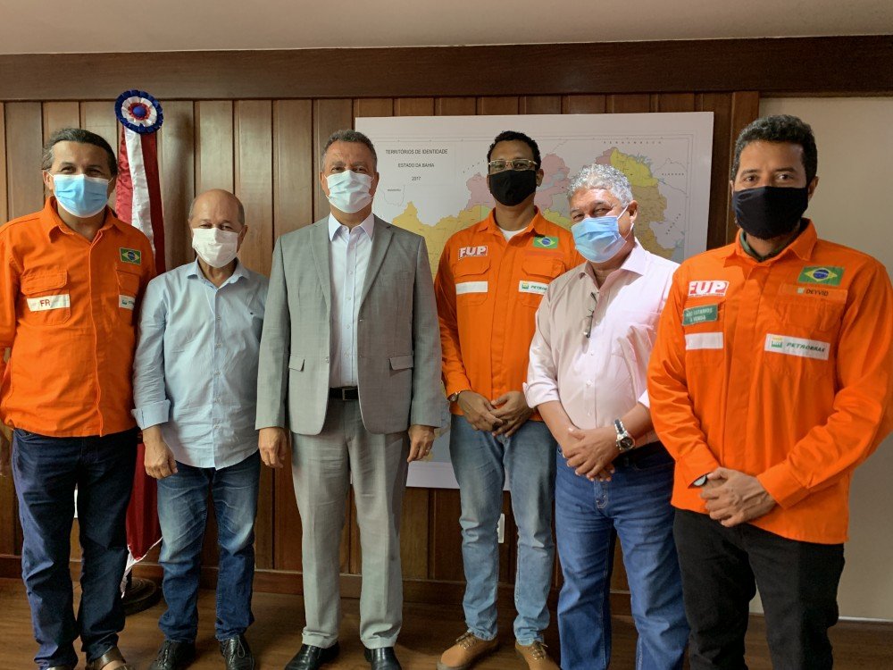 Deputados e sindicalistas discutem venda da RLAM com o Governador Rui Costa