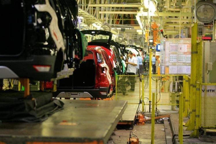Ford e trabalhadores chegam a acordo parcial; operação será retomada na segunda